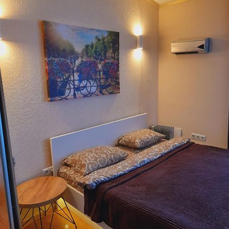 Studio Apartments In Center Mini 5 Поверх Без Ліфту Ivano-Frankivszk Szoba fotó
